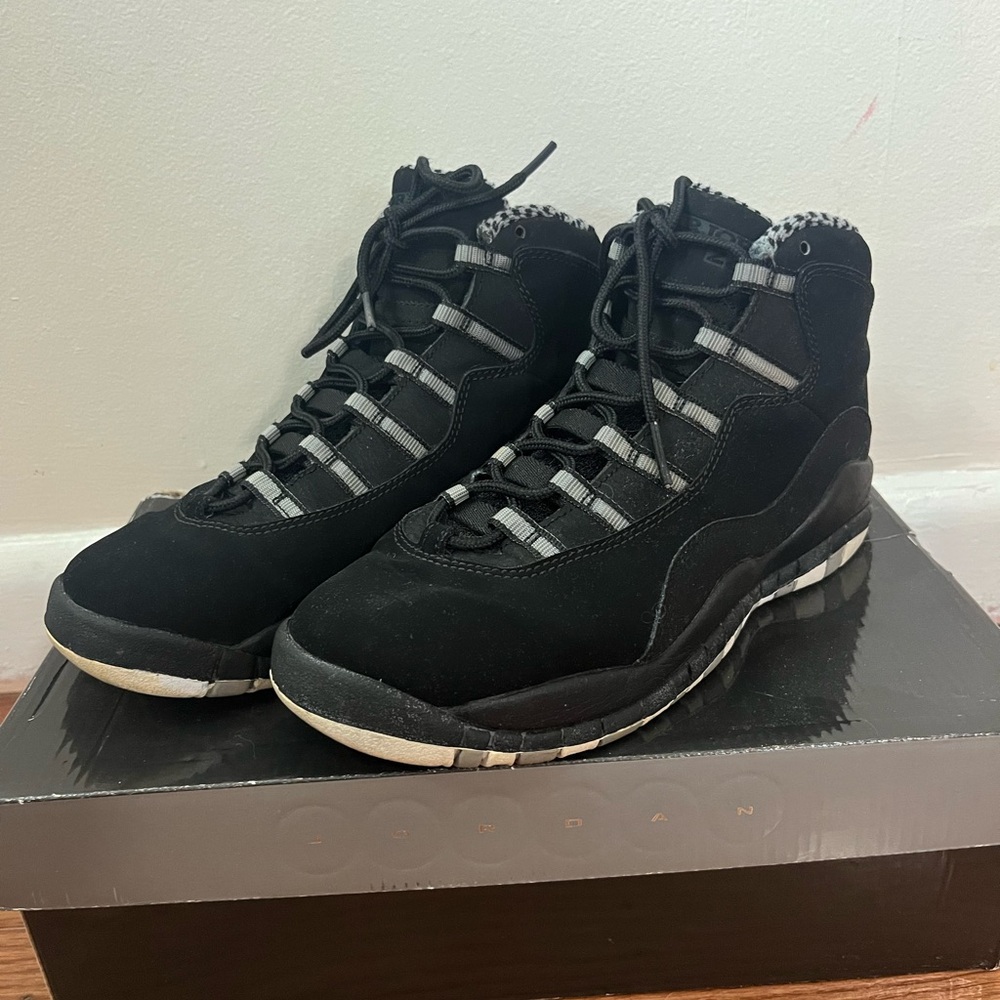 Air Jordan 10 Retro Basketball Sneaker Youth size 6 Black and Gray